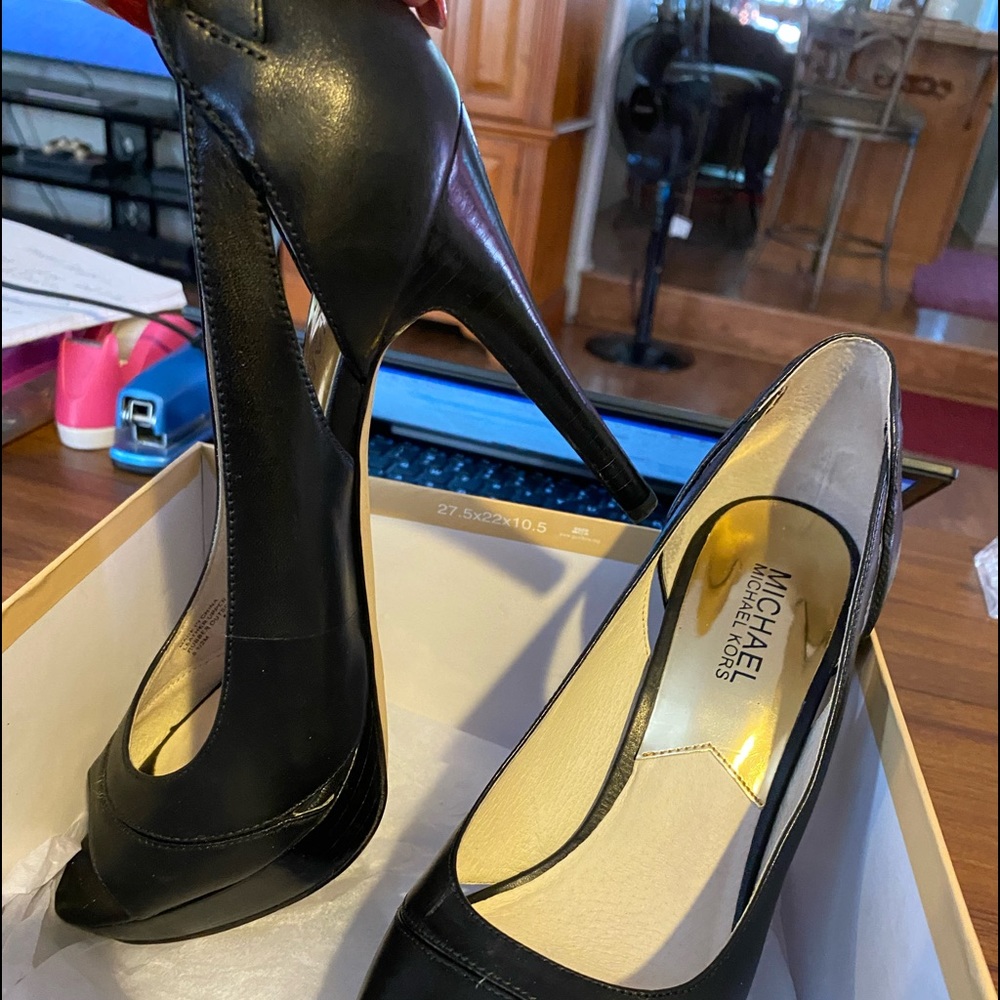 Michael kors Hamilton peep toe heels